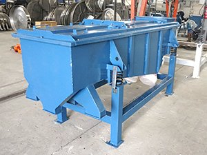 2層篩網(wǎng)，3個(gè)出料口，可將物料分成3種不同規(guī)格